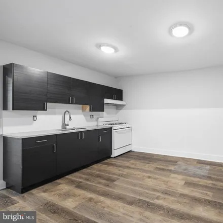 Rent this 2 bed townhouse on Point Breeze Brewing in Ingram Street, Philadelphia
