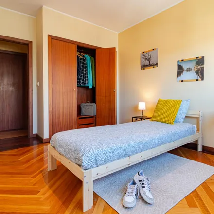 Rent this 5 bed room on A lavandaria self service in Rua de São Tomé 1064, 4200-491 Porto