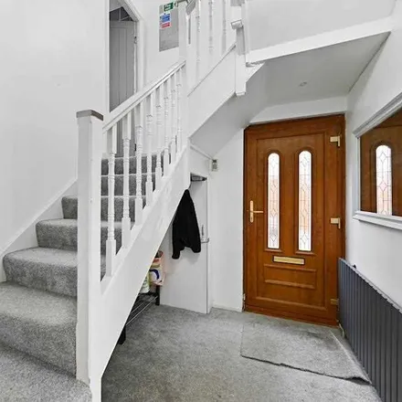 Image 7 - Gainsborough Road, London, RM8 2DS, United Kingdom - House for rent