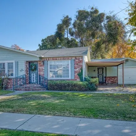 Buy this 3 bed house on 565 East Tuolumne Street in Fowler, Fresno County