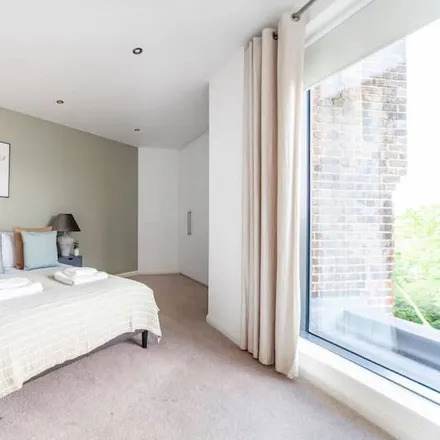 Image 1 - SW16, United Kingdom - Apartment for rent