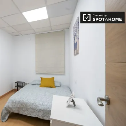 Image 1 - Party Fiesta, Carrer de Sant Vicent Màrtir, 46002 Valencia, Spain - Room for rent