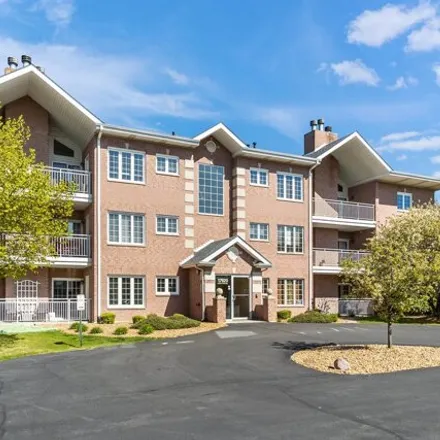 Buy this 2 bed condo on 17938 Settlers Pond Way in Orland Park, Orland Township