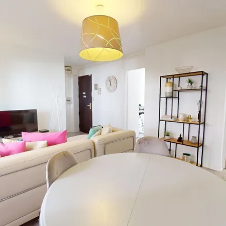 Rent this 3 bed apartment on 27 Avenue de Ménival in 69005 Lyon 5e Arrondissement, France