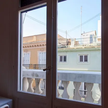 Rent this 5 bed apartment on Carrer dels Nocturns in 46002 Valencia, Spain