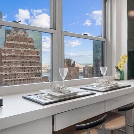 Image 4 - The Churchill, 300 East 40th Street, New York, NY 10016, USA - House for sale