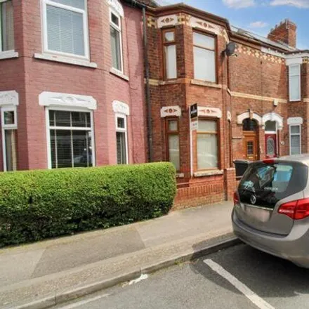 Buy this 3 bed townhouse on Westminster Avenue in Hull, HU8 9AE