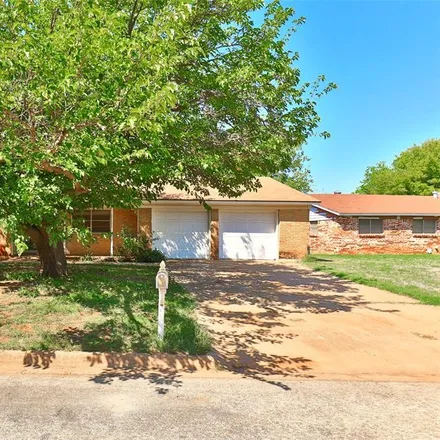 Buy this 3 bed house on 418 North La Salle Drive in Abilene, TX 79603