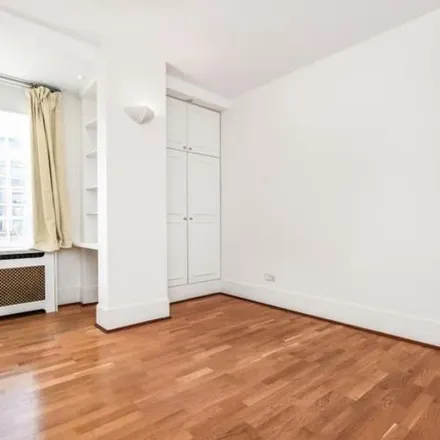 Rent this 3 bed apartment on Kensington High Street in London, W8 6NA
