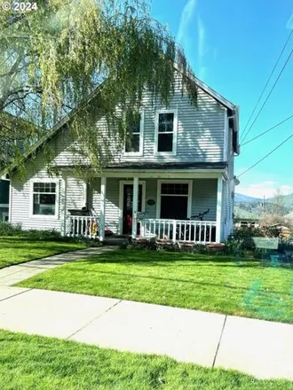 Buy this 4 bed house on 1462 Cascade Avenue in Hood River, OR 97031