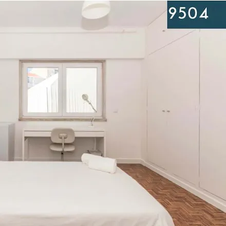 Rent this 6 bed room on LSB-00067 in Rua do Arco do Carvalhão, 1070-219 Lisbon