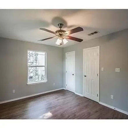 Image 5 - 4901 Scarsdale Drive, Austin, TX 78744, USA - House for rent