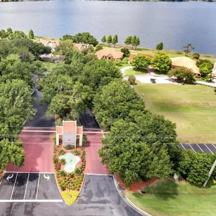 Buy this 2 bed condo on 760 Magnolia Place in Polk County, FL 33884