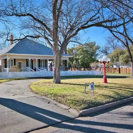 Image 4 - East 9th Street, Brady, TX 76825, USA - House for sale