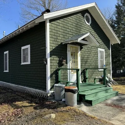 Buy this 2 bed house on 5 Partridge Lane in Lincoln, ME 04457