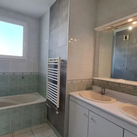 Rent this 3 bed apartment on 13 Rue Honoré de Balzac in 38400 Saint-Martin-d'Hères, France