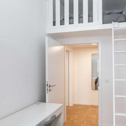 Rent this 4 bed apartment on Evangelischer Kindergarten Gethsemane in Buchholzer Straße, 10437 Berlin