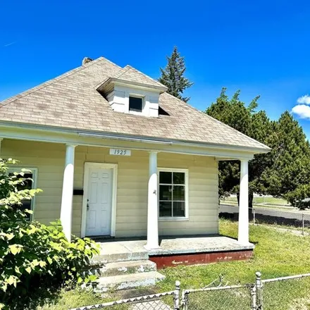 Buy this 2 bed house on 1815 West Shannon Avenue in Spokane, WA 99205