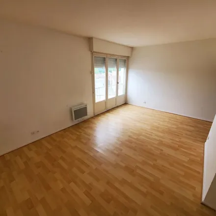 Rent this 2 bed apartment on Rue des Pervenches in 45300 Césarville-Dossainville, France
