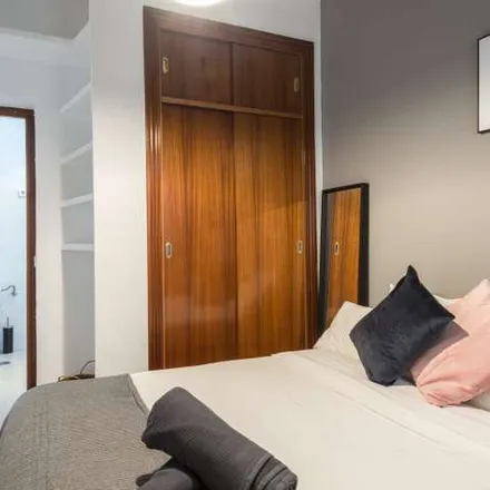 Rent this 5 bed apartment on el b_US in Calle del Duque de Rivas, 5