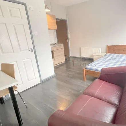 Rent this studio apartment on 155 Hartley Road in Nottingham, NG7 3DW