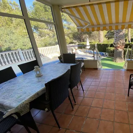 Rent this 3 bed house on Valencia