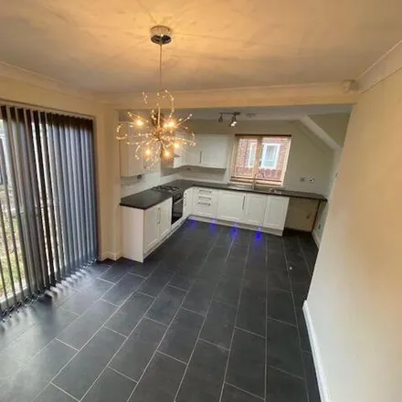 Image 5 - Windsor Court, Redcar and Cleveland, TS6 7QY, United Kingdom - House for rent