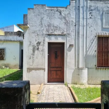 Buy this 3 bed house on Tomás Godoy Cruz 430 in Partido de Lomas de Zamora, 1828 Banfield