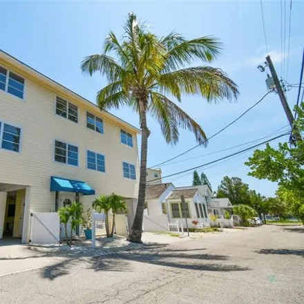 Image 5 - 150 95th Avenue, Treasure Island, Pinellas County, FL 33706, USA - House for sale