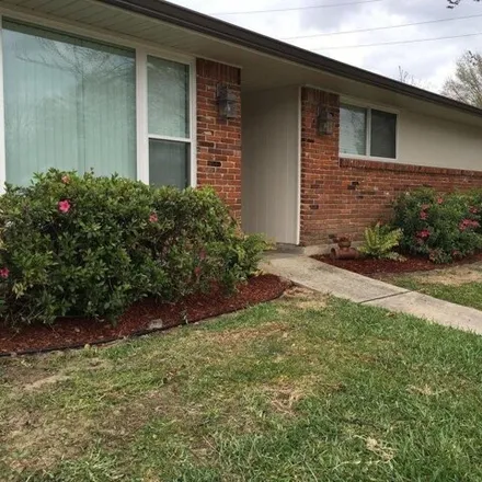 Rent this 3 bed house on 6501 Ithaca St in Metairie, Louisiana
