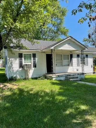 Buy this 2 bed house on 1106 Rice Lane East in Madison County, KY 40475