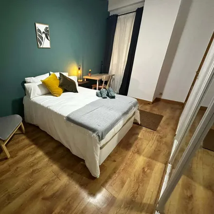 Rent this 11 bed room on Centro de Estudios Turísticos Ábaco in Calle Cadarso, 28008 Madrid