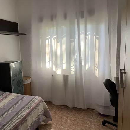 Rent this 3 bed room on Calle de Alejandro Sánchez in 20, 28019 Madrid