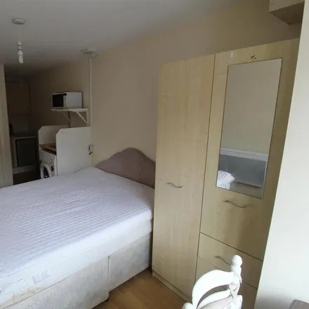 Rent this studio apartment on 32 Bramble Street in Coventry, CV1 2HT