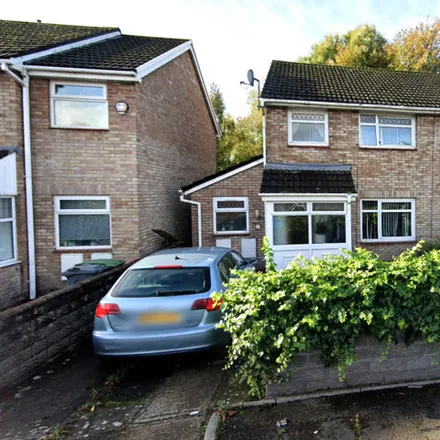 Buy this 3 bed duplex on Avondale Gardens in Cardiff, CF11 7DY