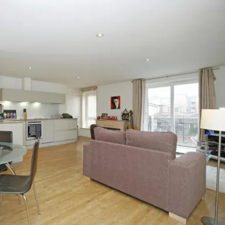 Image 1 - Queensgate House, 1 Hereford Road, Old Ford, London, E3 2FQ, United Kingdom - Room for rent