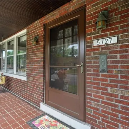 Image 3 - 3601 Dover Place, St. Louis, MO 63116, USA - House for sale