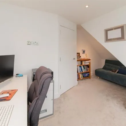 Image 4 - Holders Hill Gardens, London, NW4 1PF, United Kingdom - Duplex for rent