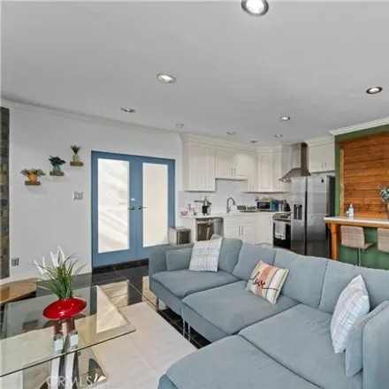 Image 5 - 2549 East 19th Street, Signal Hill, CA 90755, USA - Condo for sale