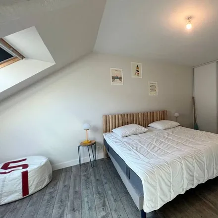 Rent this 1 bed apartment on Larmor-Plage in 11 Avenue du Général de Gaulle, 56260 Larmor-Plage