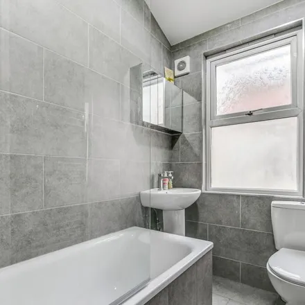 Image 2 - Brudenell Road, London, SW17 8DD, United Kingdom - Apartment for rent