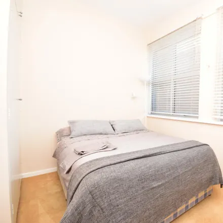 Rent this 4 bed apartment on 189-193 Earl's Court Road in London, SW5 9RF