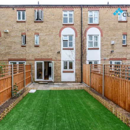Rent this 1 bed townhouse on Keats Close in London, SE1 5TZ