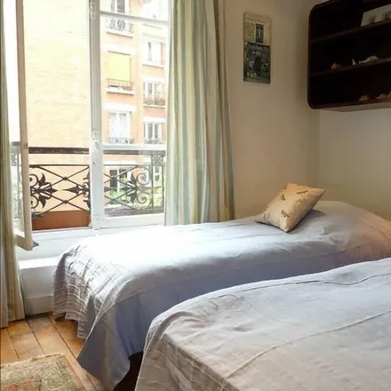 Rent this 2 bed townhouse on Paris