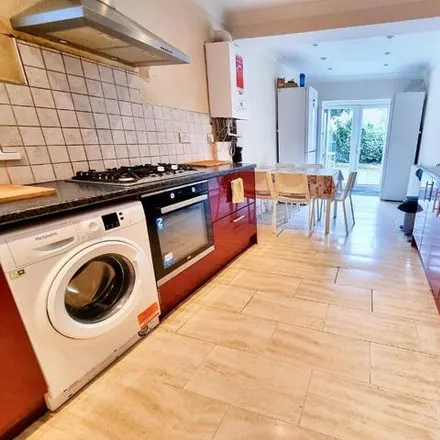 Image 2 - 27 Forest Road, London, E7 0DN, United Kingdom - Townhouse for sale