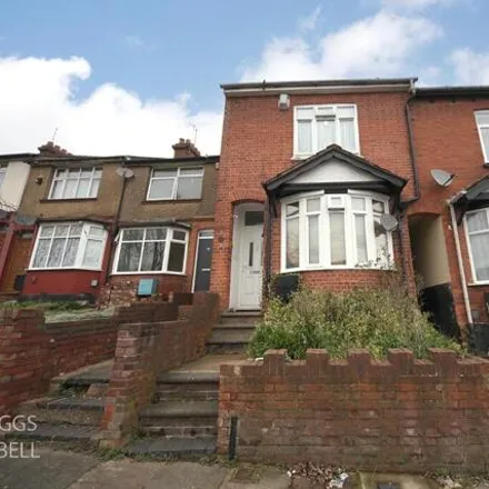 Buy this 3 bed house on Richmond Hill in Luton, LU2 7RU
