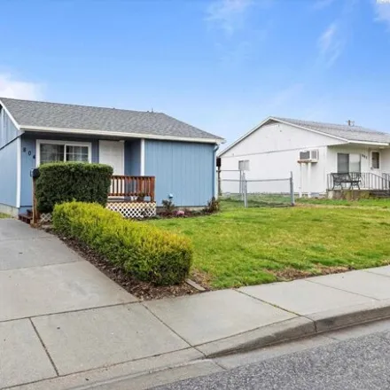 Buy this 2 bed house on 830 Stanton Avenue in Richland, WA 99352