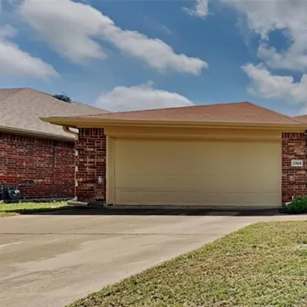 Buy this 3 bed house on 2352 Hummingbird Way in Mesquite, TX 75181