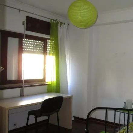 Rent this 4 bed room on Rua Comandante Sacadura Cabral 22 in 3030-333 Coimbra, Portugal