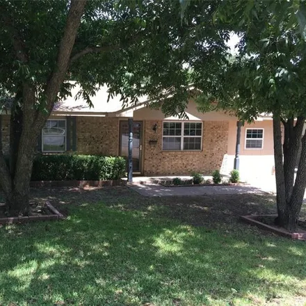 Image 1 - 202 N Rodgers St, Henrietta, Texas, 76365 - House for sale
